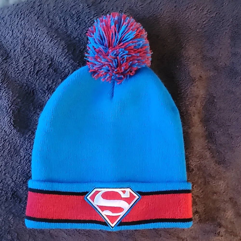Superman Adult/teen knit hat - Blue and Red
